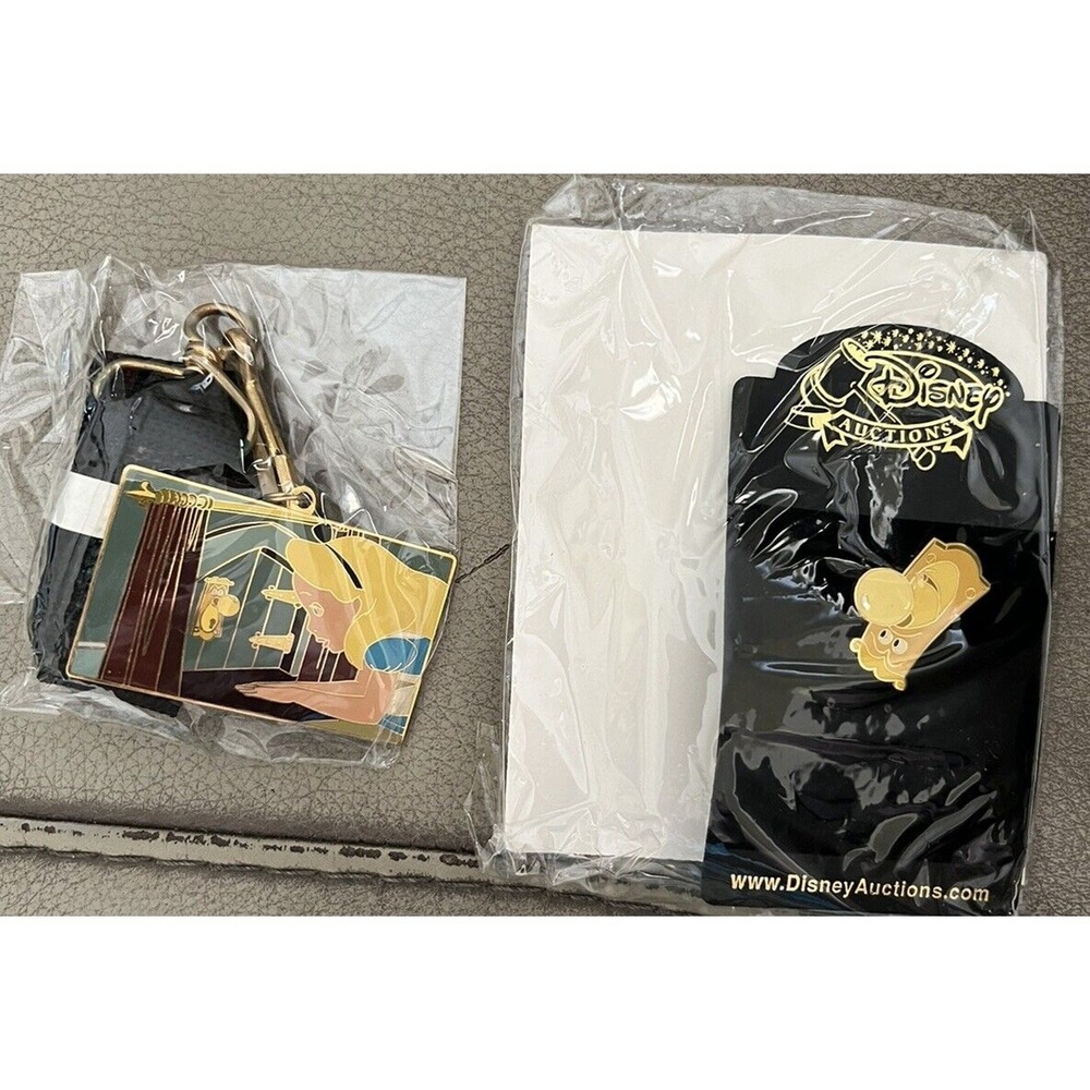 Disney Auctions Alice in Wonderland & Doorknob Lanyard/Pin Set In Package